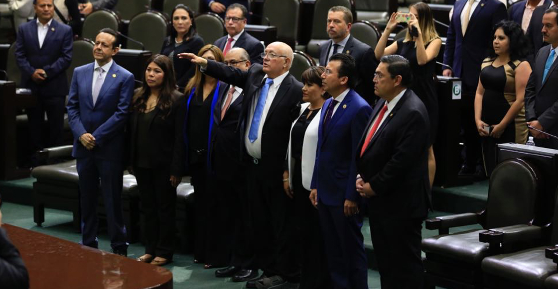 David Colmenares tomando protesta como titular de la ASF