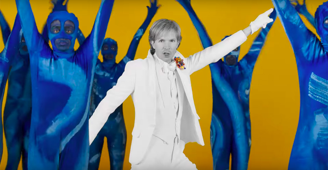 Beck se pone bailarín en el nuevo video de ‘Colors’ dirigido por… ¡Edgar Wright!