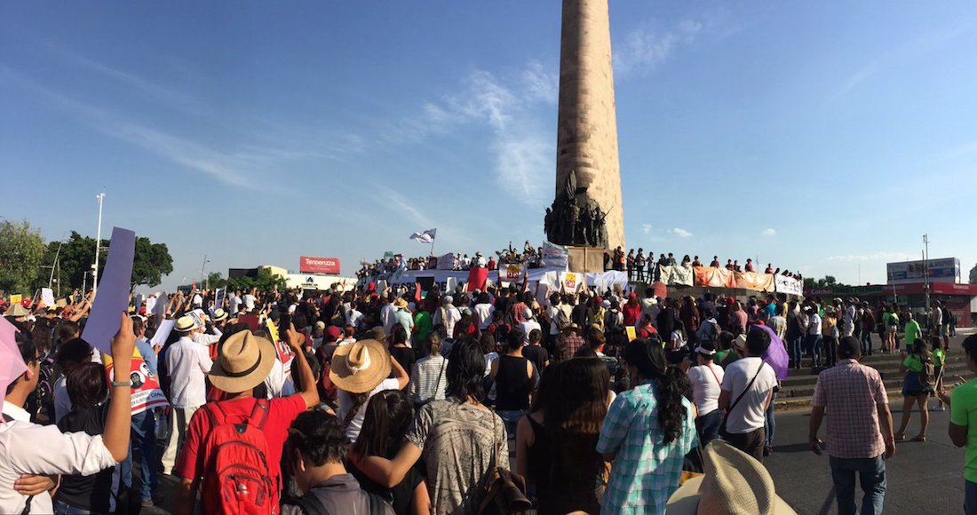 Jóvenes marchan por estudiantes desaparecidos en Jalisco