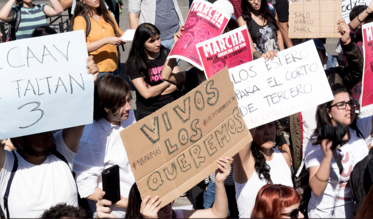 manifestación en contra de desaparición de estudiantes