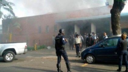 Motín en cárcel de venezuela, 68 perosnas mueren