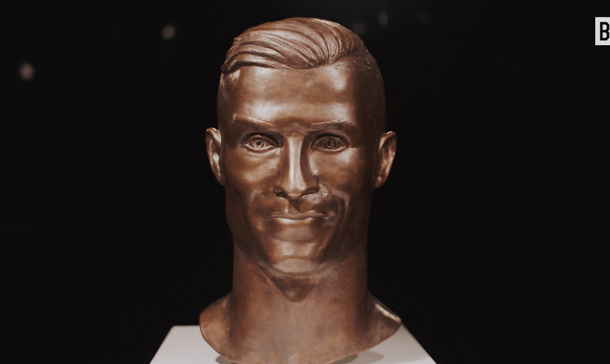 Cristiano-Ronaldo-nuevo-busto-aeropuerto-Madeira-Portugal