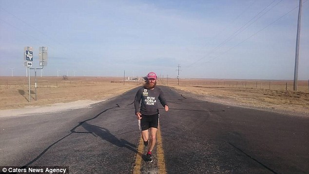 Run, Forrest: Un hombre pasa casi dos años corriendo la ruta de Forrest Gump en Estados Unidos