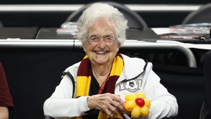 Sister Jean, la monja de 102 años que es la inspiración de Loyola en March Madness