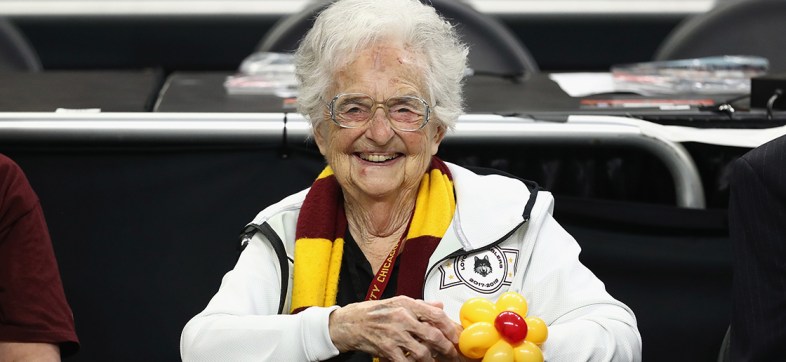 Sister Jean, la monja de 102 años que es la inspiración de Loyola en March Madness