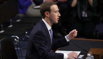 Mark Zuckerberg comparece ante senadores