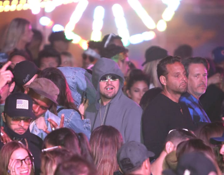 ¡Que alguien nos explique a Leonardo DiCaprio y sus lentes 3D en Coachella!