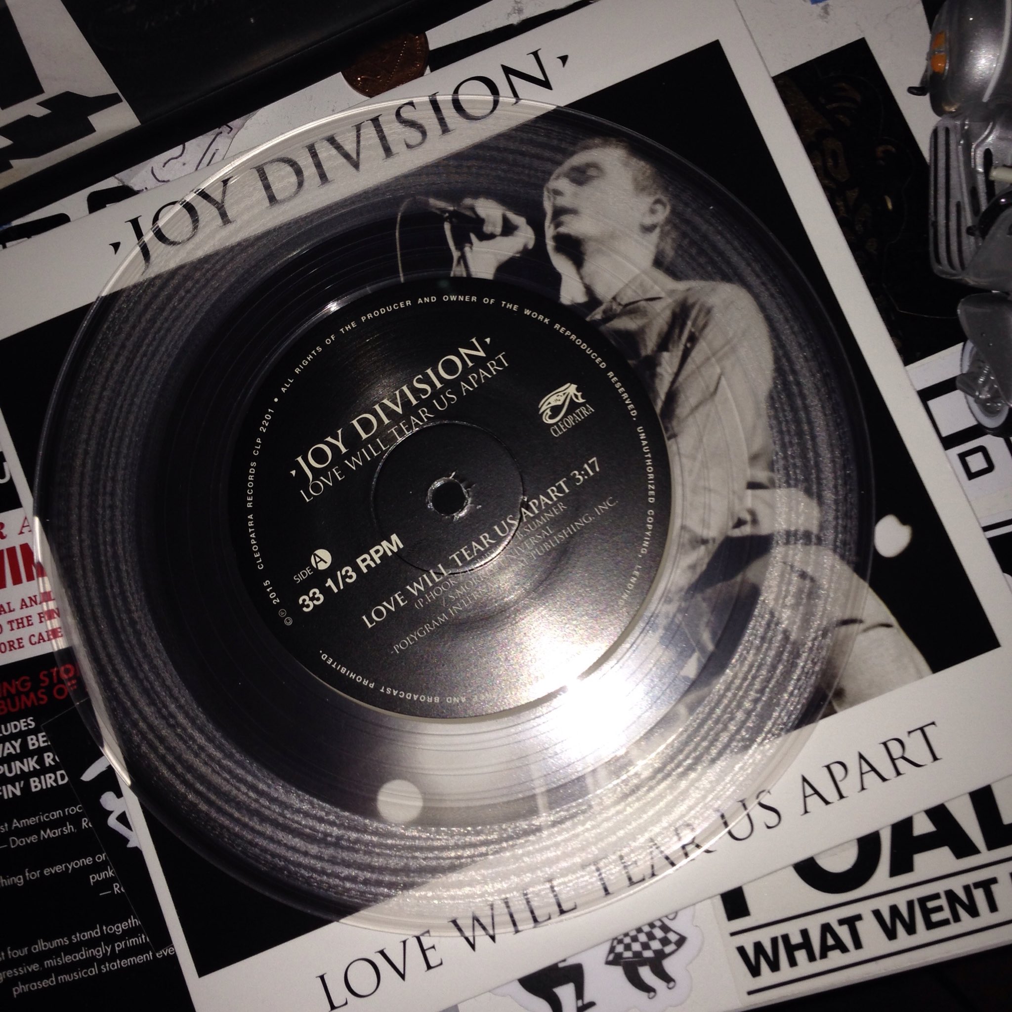 Un día como hoy, de hace 38 años, se filmó el video "Love Will Tear Us Apart" de Joy Division 