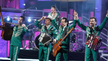 Después de 50 años, Los Tigres del Norte tocaron en la misma cárcel que Johnny Cash