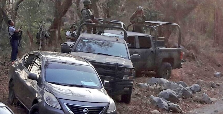 16 ejecutados en #Zihuatanejo #Guerrero; 10 en un enfrentamiento de delincuentes vs Ejército, Policía y Marina, y seis policías estatales emboscados en la sierra de este municipio