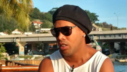 rONALDINHO DESMIESTE QUE SE CASARÁ CON DOS MUJERES