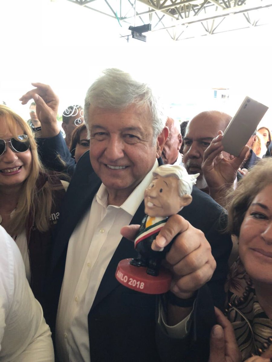 ¿Y a San Antonio ponlo de cabeza?: Ya están a la venta las veladoras para que AMLO gane las elecciones de 2018