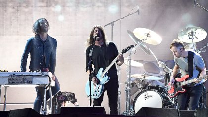 Love is in the concert? Una pareja se casó durante un concierto de Foo Fighters