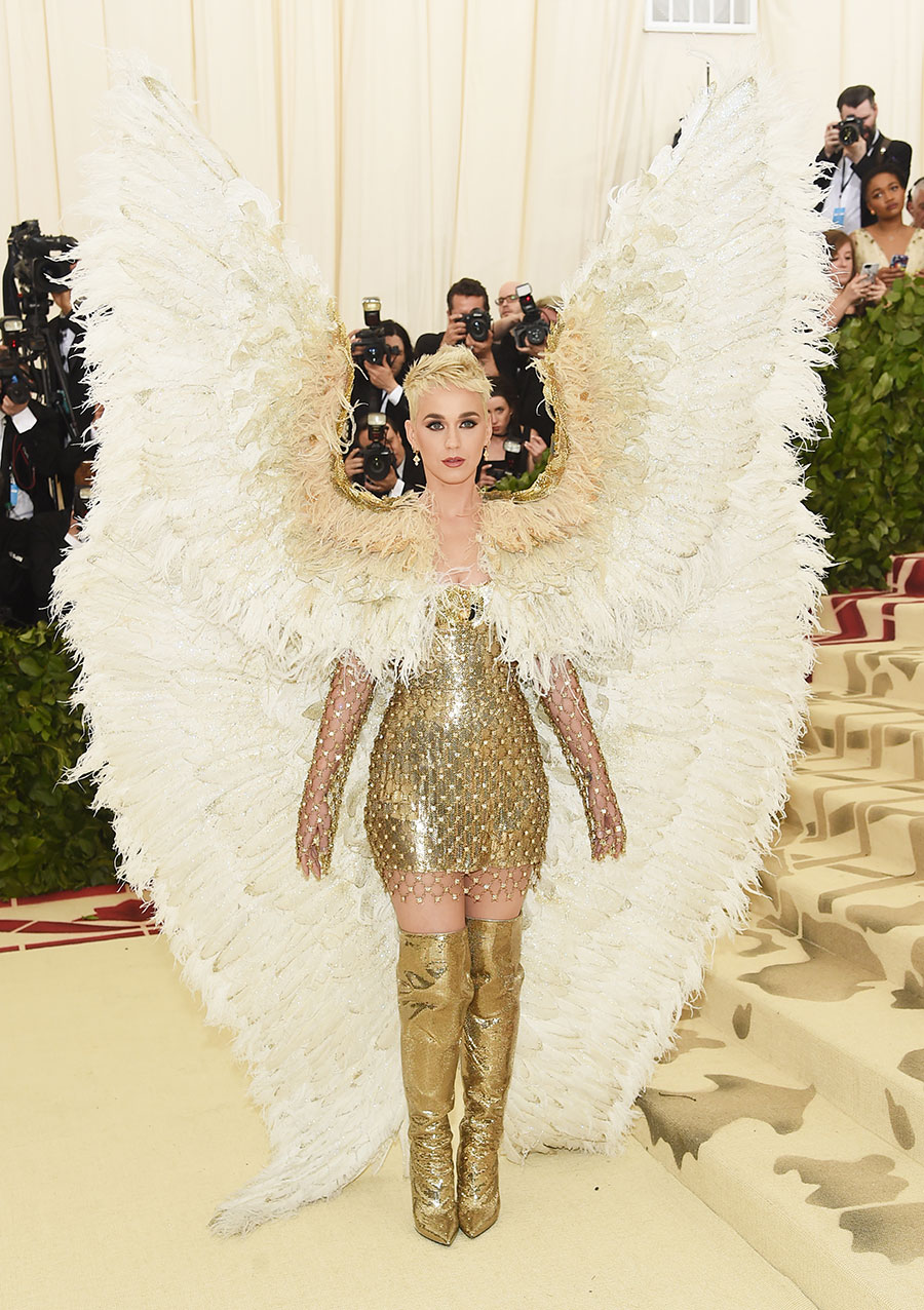 Rihanna saca su Papa interior y Katy Perry las alas (not kidding) en la Met Gala 2018