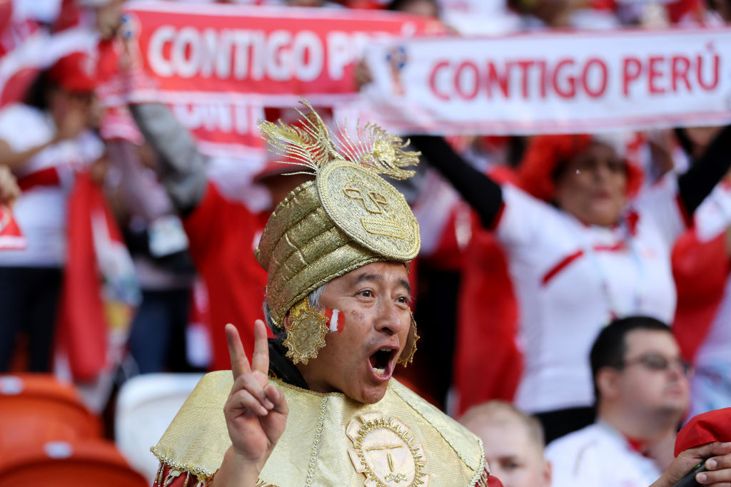 Afición peruana en el Peru vs Dinamarca