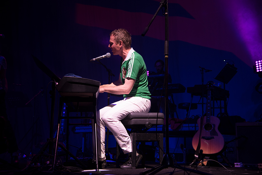 Belle & Sebastian se pone la camiseta de México y le da más amor que nunca