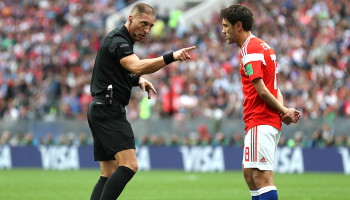 Árbitro para el partido entre México y Suecia