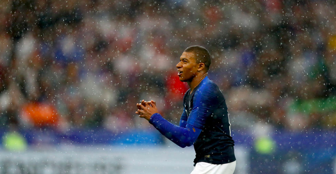 Mbappé sale lesionado del entrenamiento