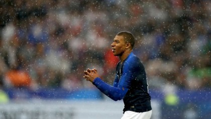 Mbappé sale lesionado del entrenamiento