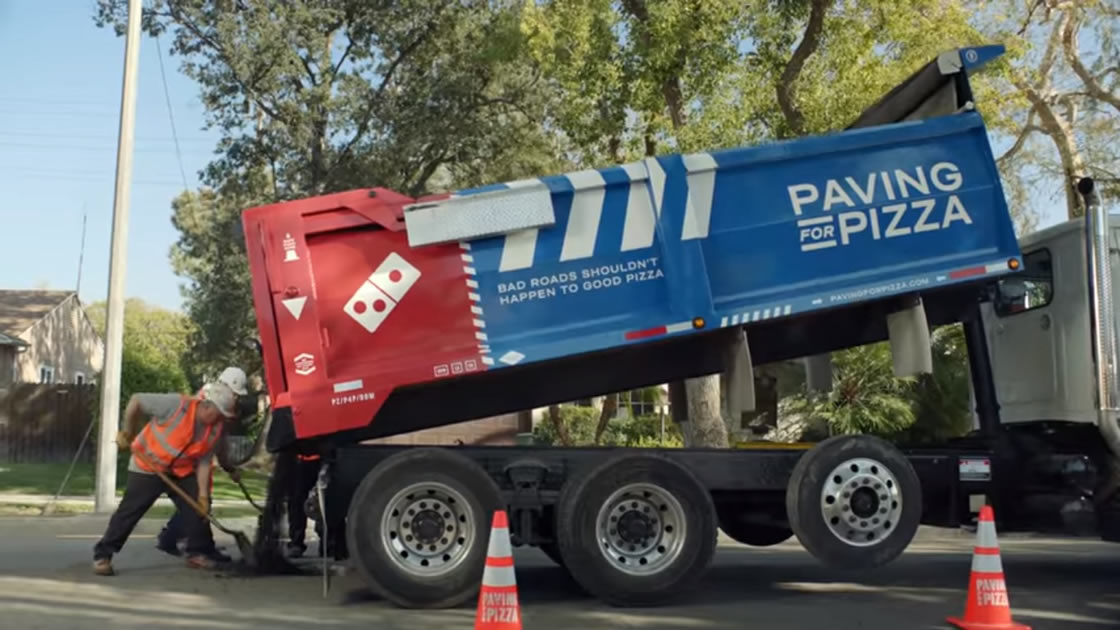 Domino´s Pizza pavimenta carreteras de Estados Unidos