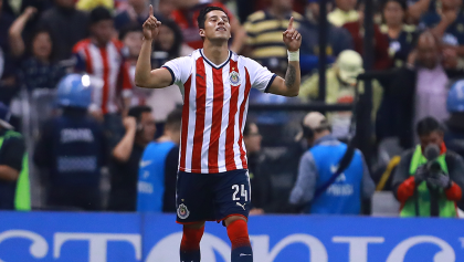 ¡Otra vez! Carlos Cisneros es baja de Chivas por 4 meses