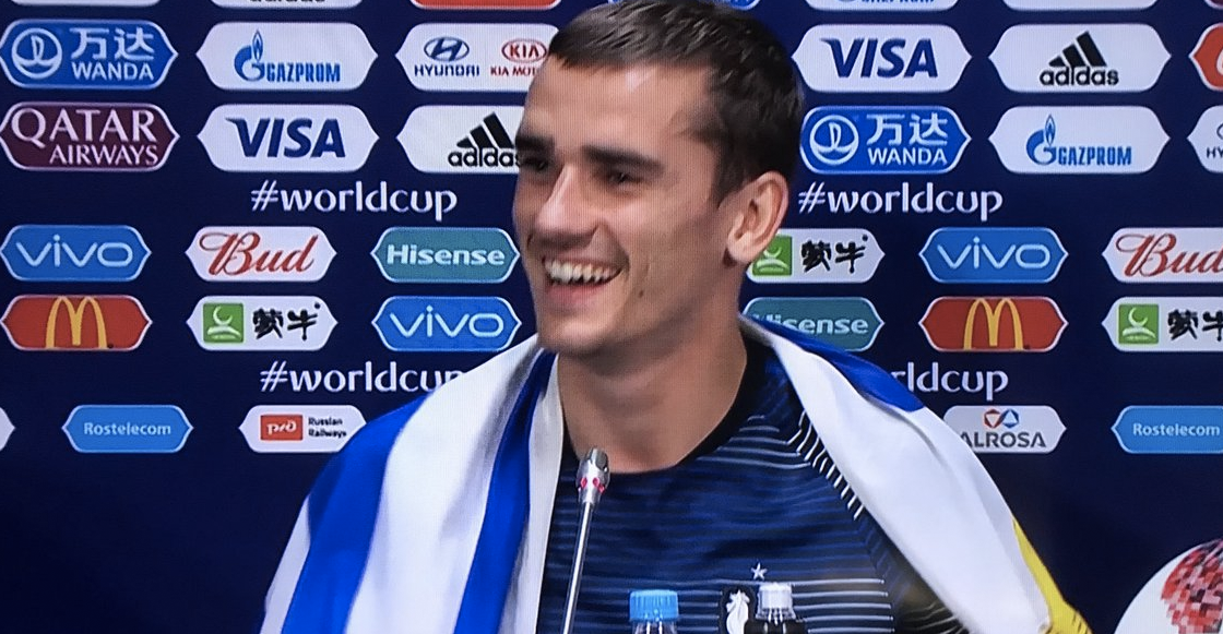 Griezmann y sus zapatos con la bandera uruguaya