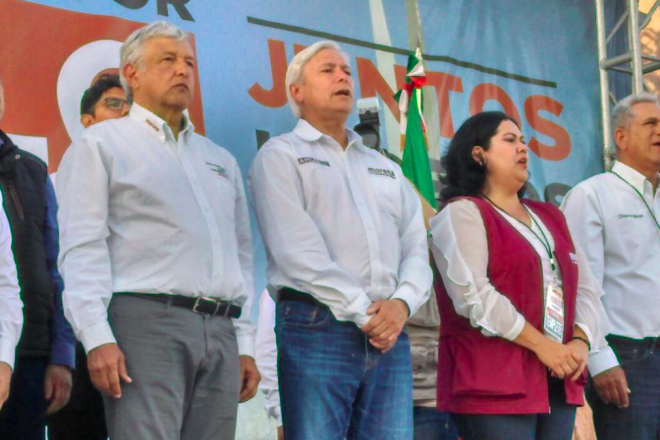 AMLO y la virtual senadora, Alejandra León