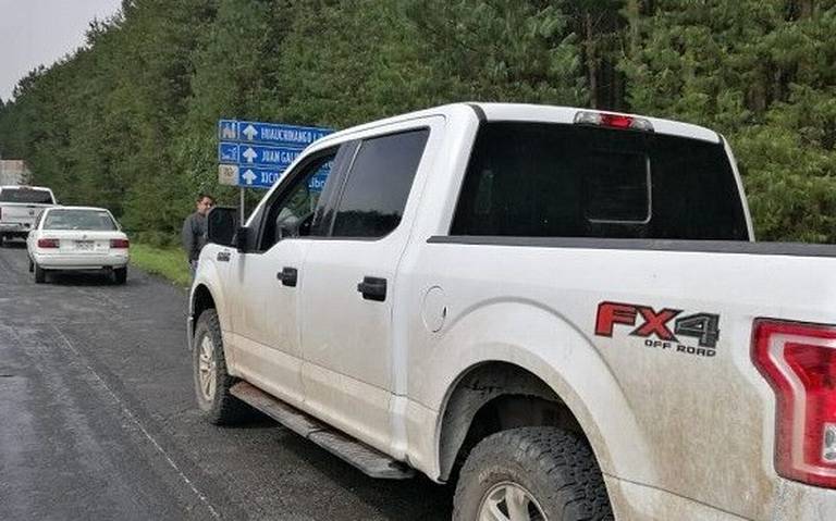 Camioneta en que viajaba el edil de naupan, Puebla