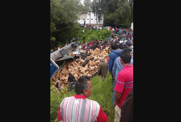 Saqueo de camión de cerveza