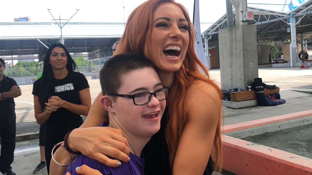 ¡Respeto total! Estrellas de WWE convivieron con niños de las Olimpiadas Especiales