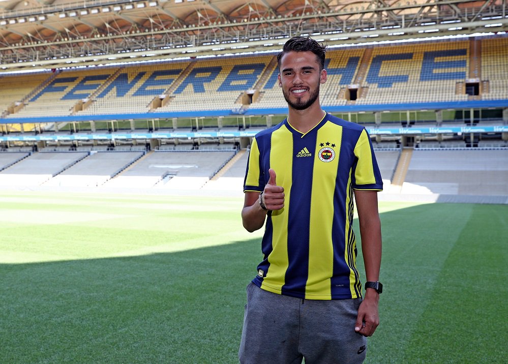 Diego Reyes oficialmente es nuevo jugador del Fenerbahce de Turquía