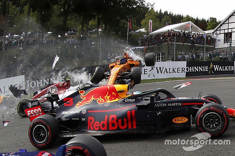 ¡Increíble! Fernando Alonso sufre tremendo impacto en el GP de Bélgica