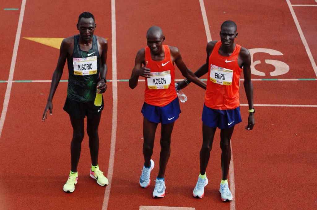 ¡Titus Ekiru impone nuevo récord en el Maratón de la CDMX!