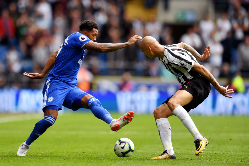 Cardiff y Newcastle reparten puntos en arranque sabatino de Premier League