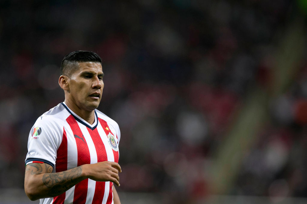 Chivas enfrentará a Necaxa con bajas de Gudiño, Pulido y Salcido