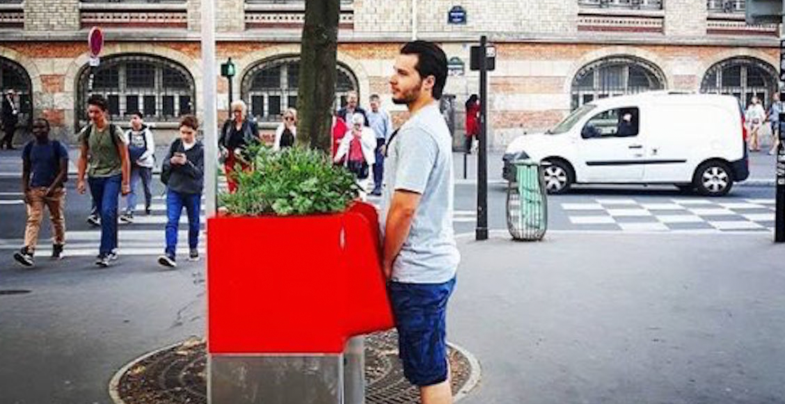 Oou La la! París instala mingitorios callejeros para bajarle a los olores