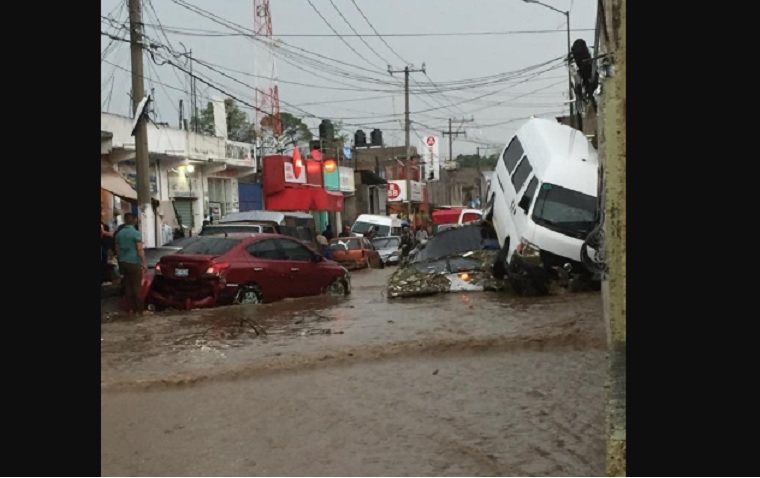 Debido a las fuertes #Lluvias en el Municipio de Chimalhuacan, estas dejaron a su paso #Inundaciones.