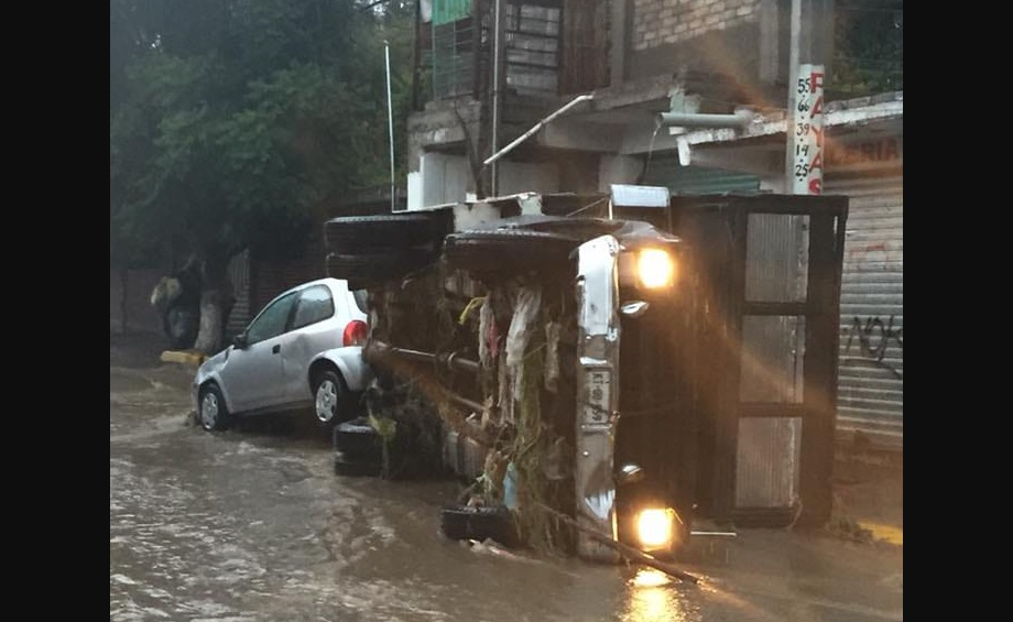 Debido a las fuertes #Lluvias en el Municipio de Chimalhuacan, estas dejaron a su paso #Inundaciones.