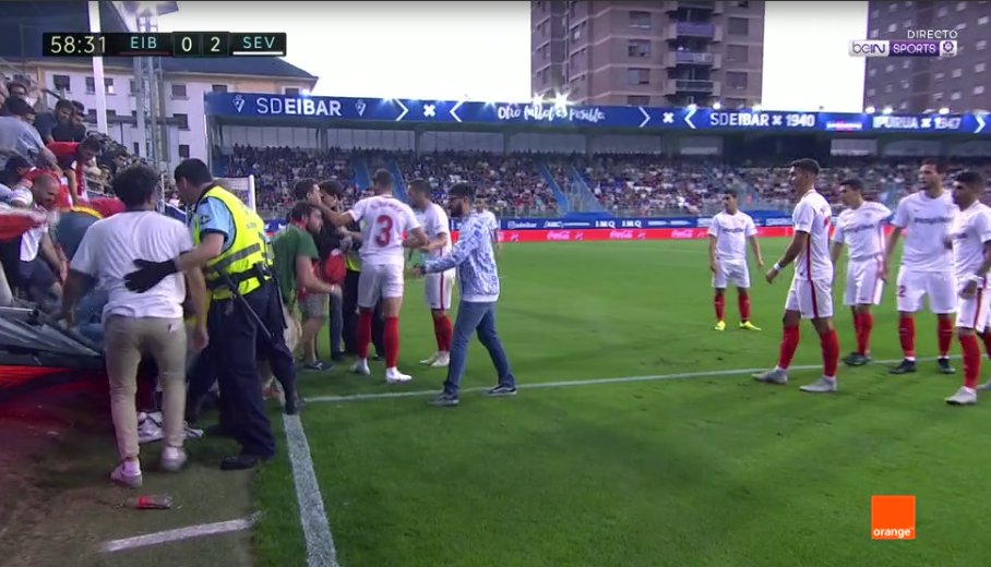 En imágenes: grada se cayó en el Eibar vs Sevilla y deja varios heridos