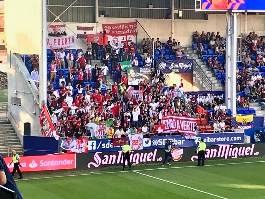 En imágenes: grada se cayó en el Eibar vs Sevilla y deja varios heridos