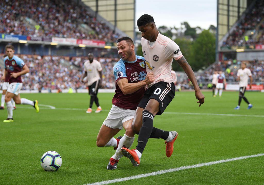 En imágenes: la expulsión de Rashford por cabezazo y encararse con Phil Bardsley