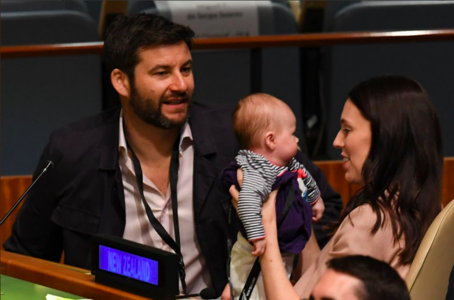 jacinda-ardern-lleva-bebe-asamblea-onu