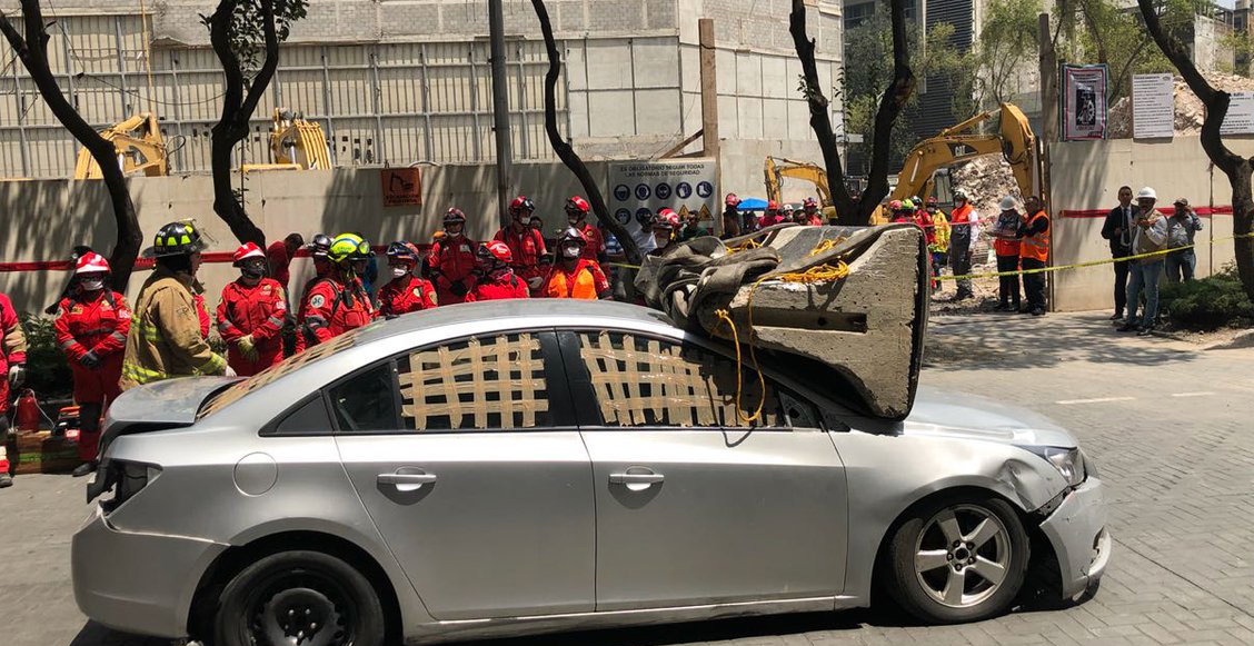 Trasladan al hospital a mujer que se accidentó en edificio tras MacroSimulacro