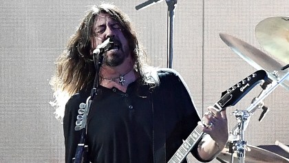 ¡Ow! Foo Fighters invita a mamá e hija a cantar “Under Pressure”