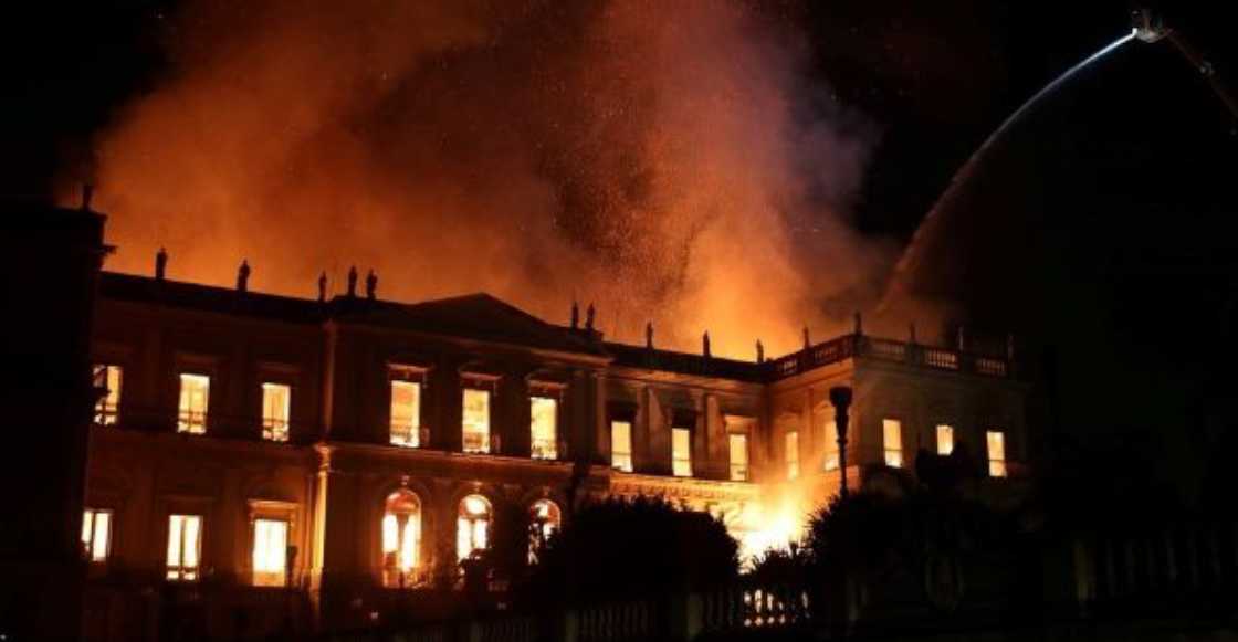 Incendio consume el Museo Nacional de Río de Janeiro, en Brasil