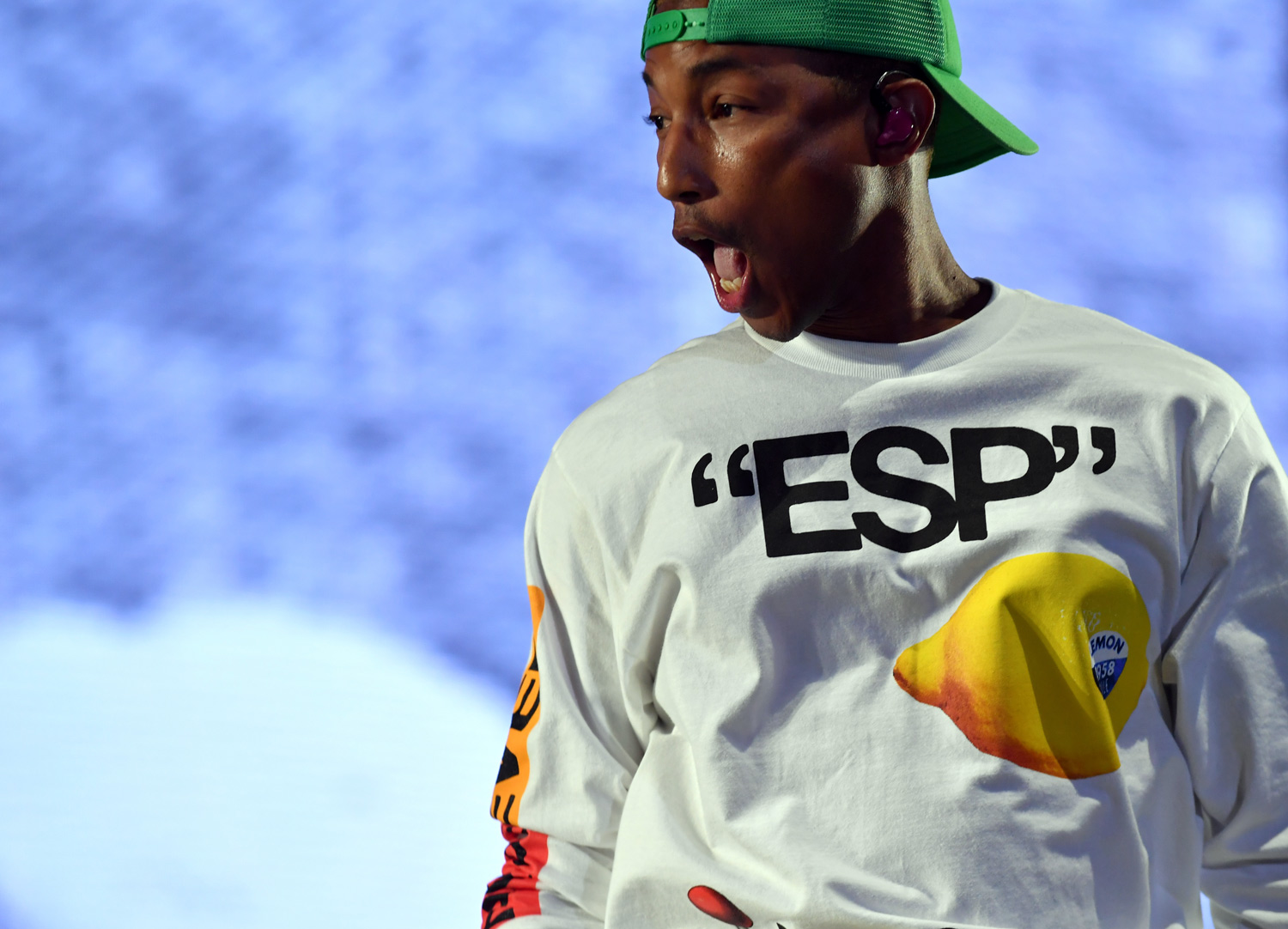 We're gonna climb your walls: Pharrell critica al gobierno de EU en el show de N.E.R.D