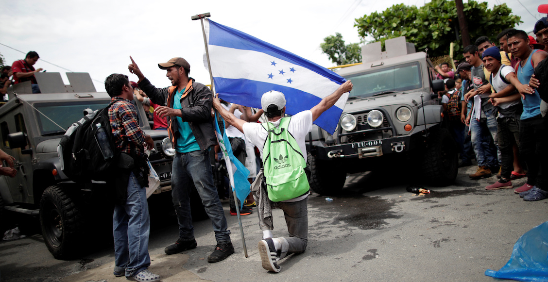 Caravana migrante sigue su marcha en México; rechaza permanecer en 'albergue'