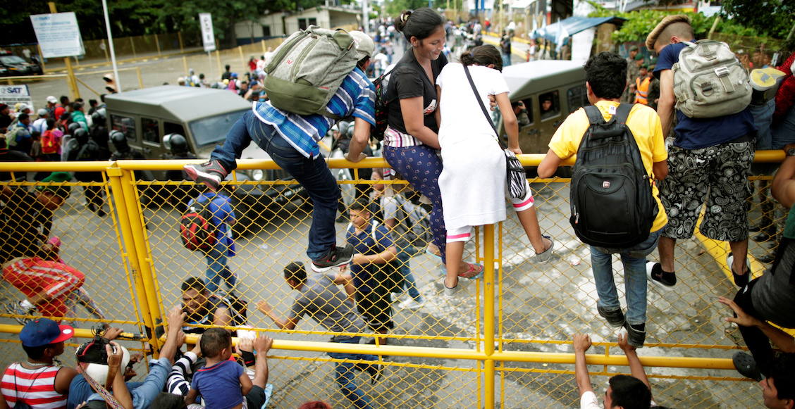 En im genes caravana migrante rompe cerco fronterizo y llega a M xico