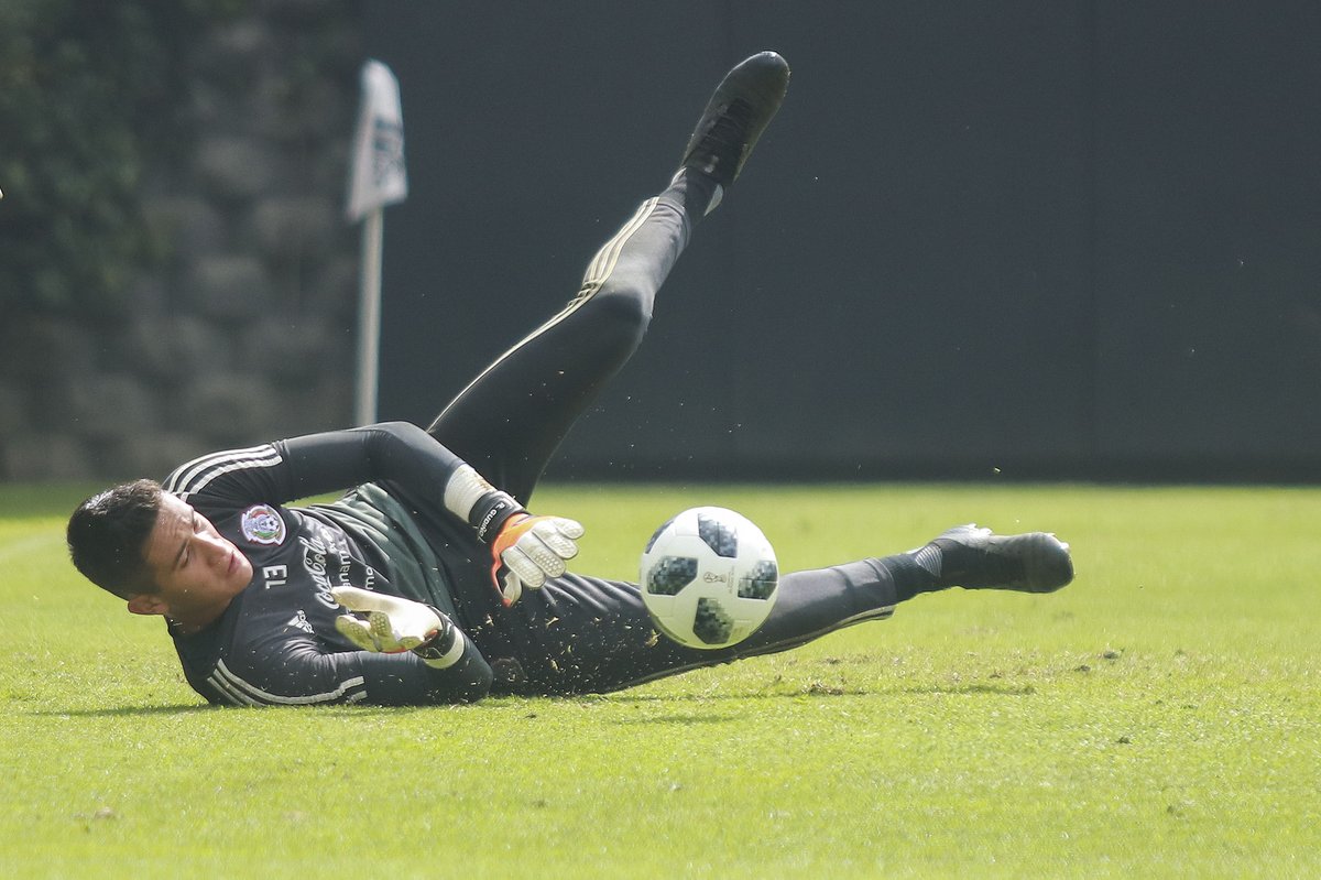 ¡Tráiganme a Ochoa! Gudiño aseguró que peleará titularidad en la Selección Mexicana