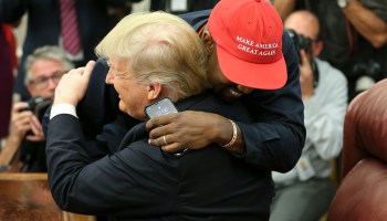 Kanye West dice que la gorra de Trump lo hizo sentir como Superman